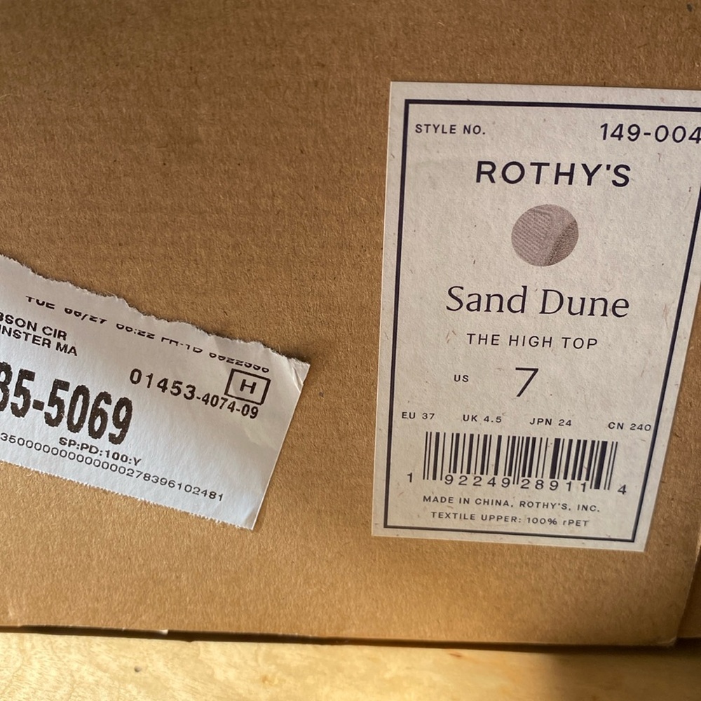 Brand new! Size 7 rothy!